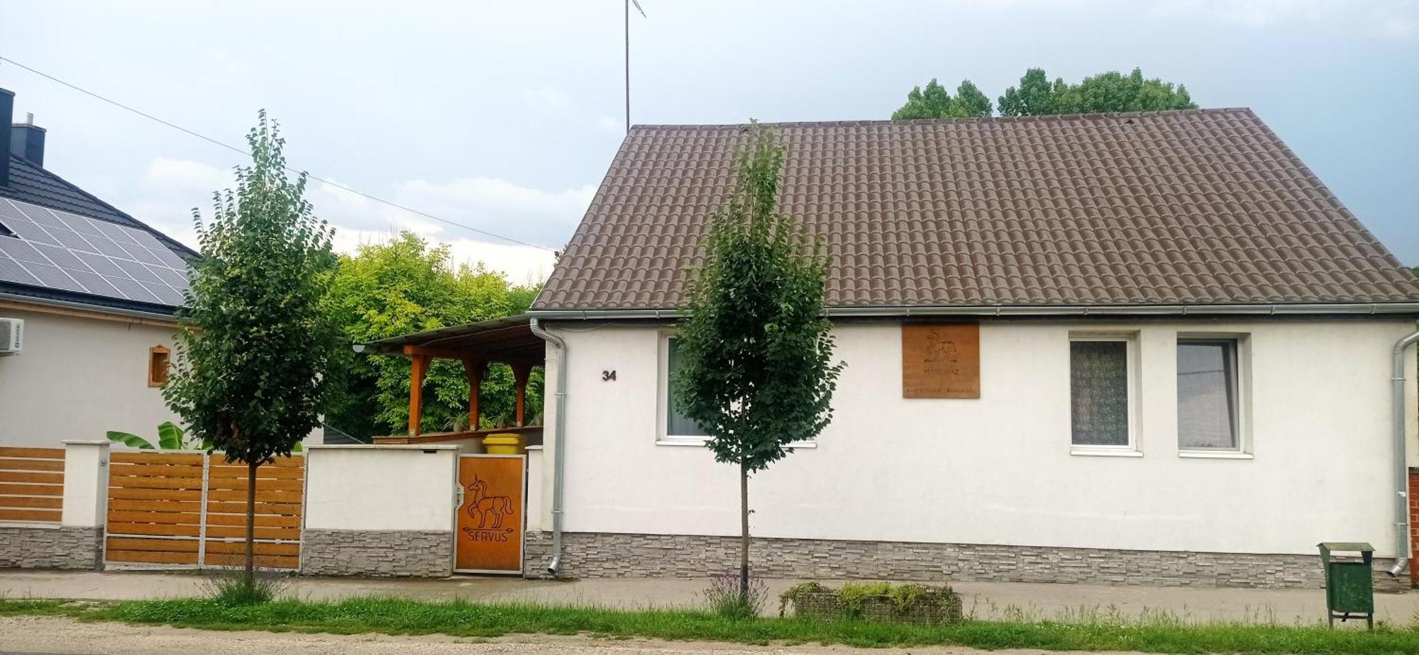 Servus Vendeghaz Lengyeltoti Luaran gambar